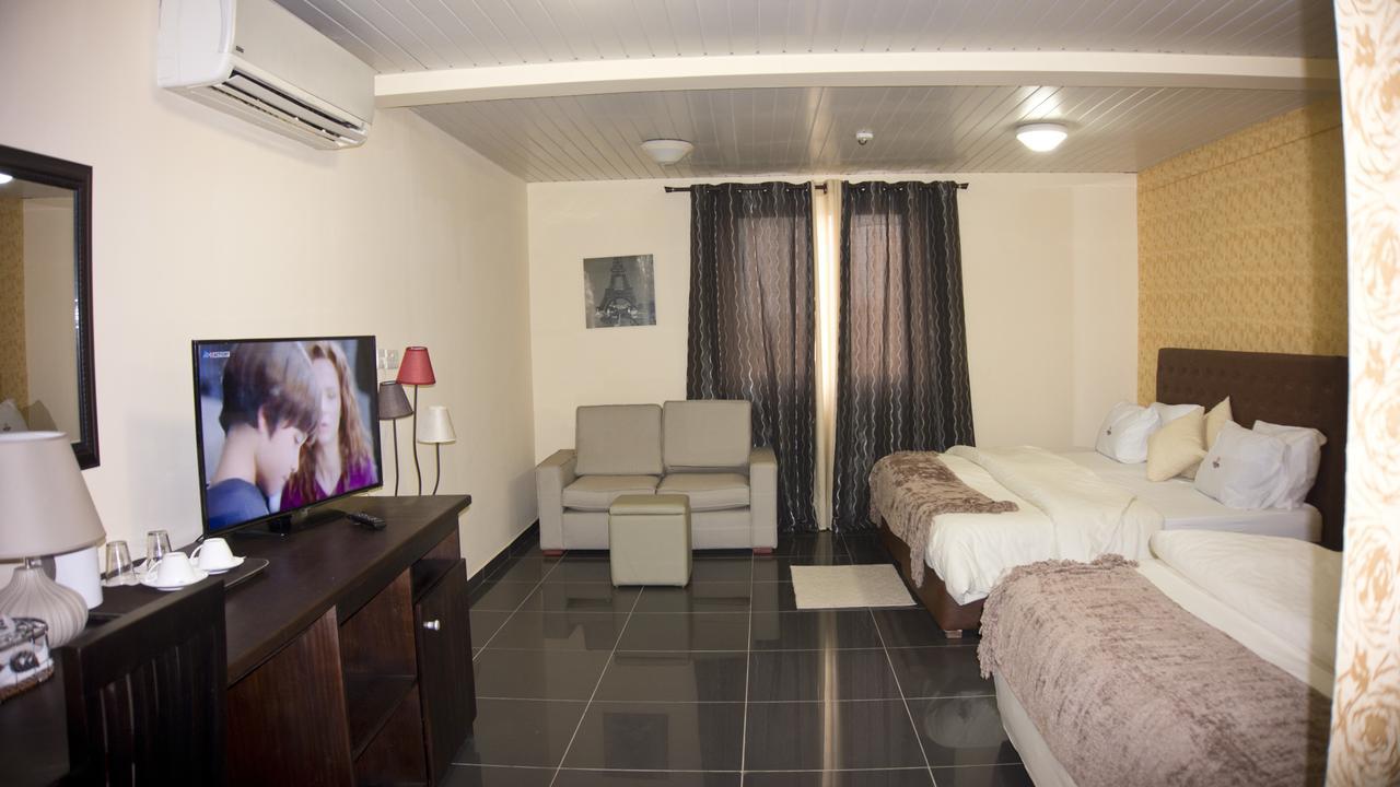 M Suites Hotel Accra Bagian luar foto