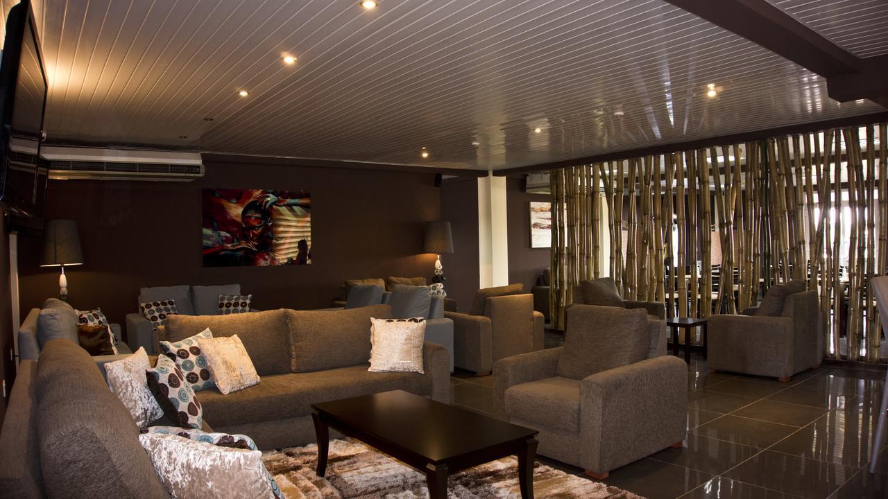 M Suites Hotel Accra Bagian luar foto