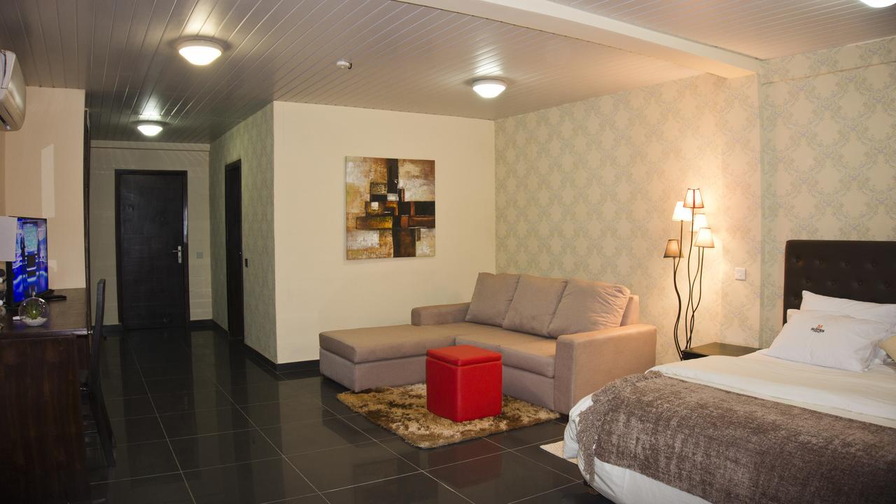 M Suites Hotel Accra Bagian luar foto