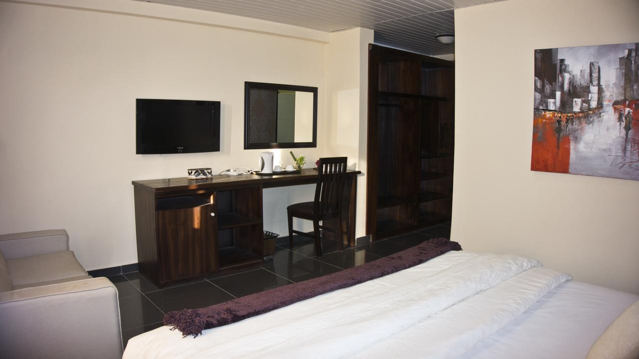 M Suites Hotel Accra Bagian luar foto
