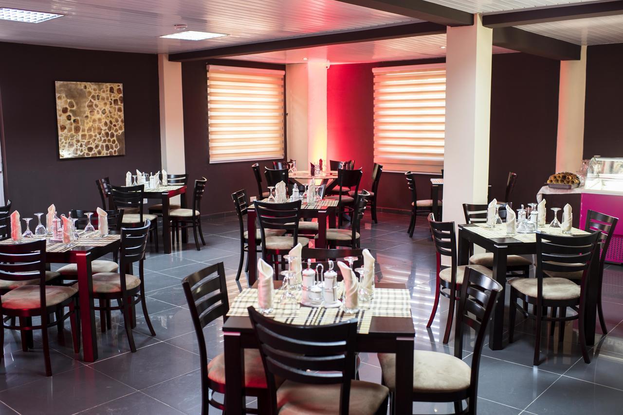 M Suites Hotel Accra Bagian luar foto